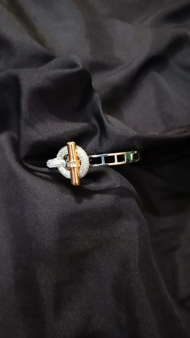 Cuff C-01
