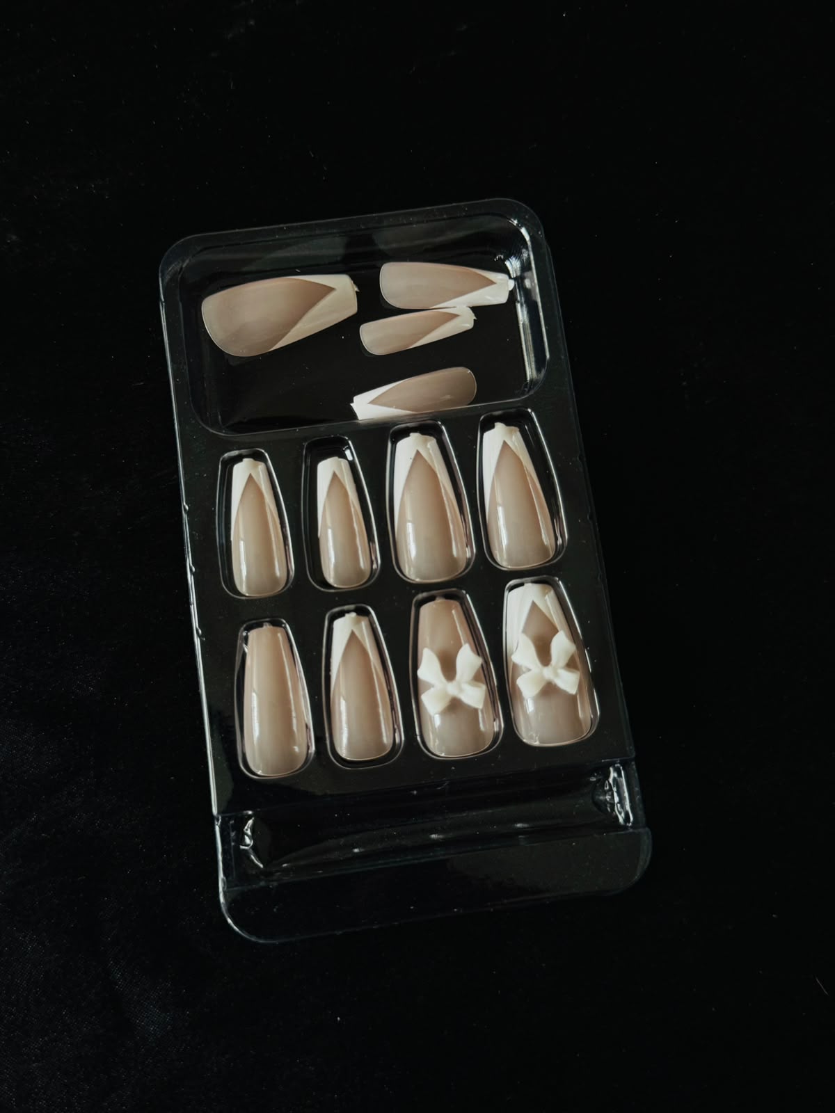 Cocoa Bow Nails (24 pieces)
